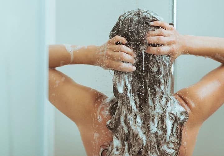 la-mejor-manera-de-lavar-el-pelo